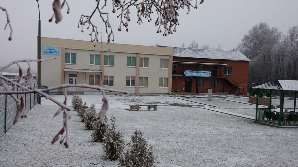 Viesu Maja Ezerkalns Hotell Krāslava Eksteriør bilde
