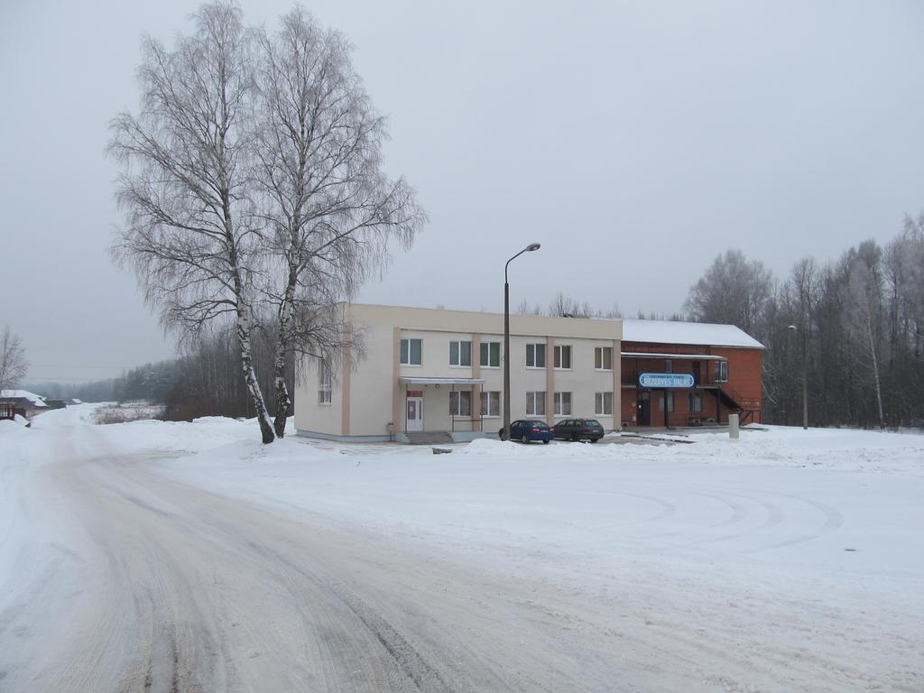 Viesu Maja Ezerkalns Hotell Krāslava Eksteriør bilde