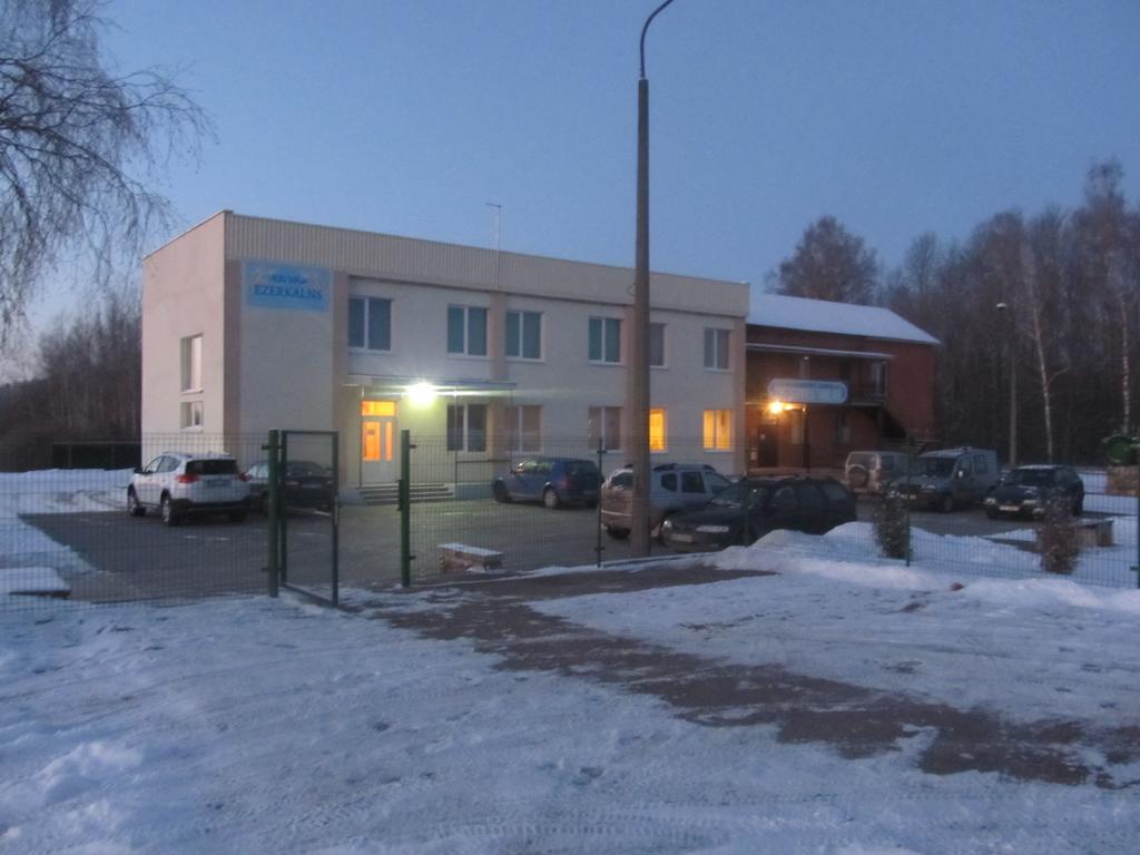 Viesu Maja Ezerkalns Hotell Krāslava Eksteriør bilde