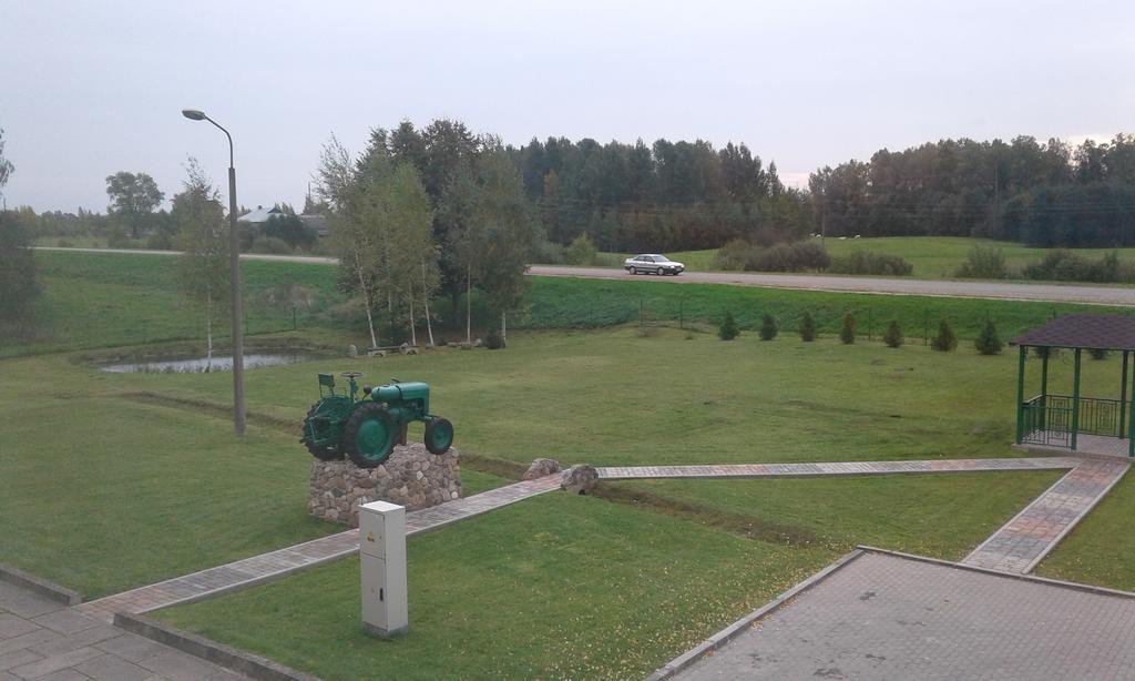 Viesu Maja Ezerkalns Hotell Krāslava Eksteriør bilde
